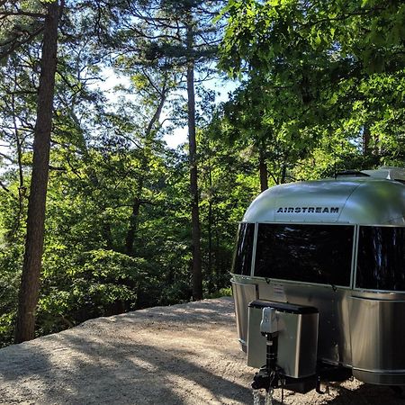 Hotel Airstream Caravel 2020 Loblolly Pines Adventure Camp à Eureka Springs Extérieur photo