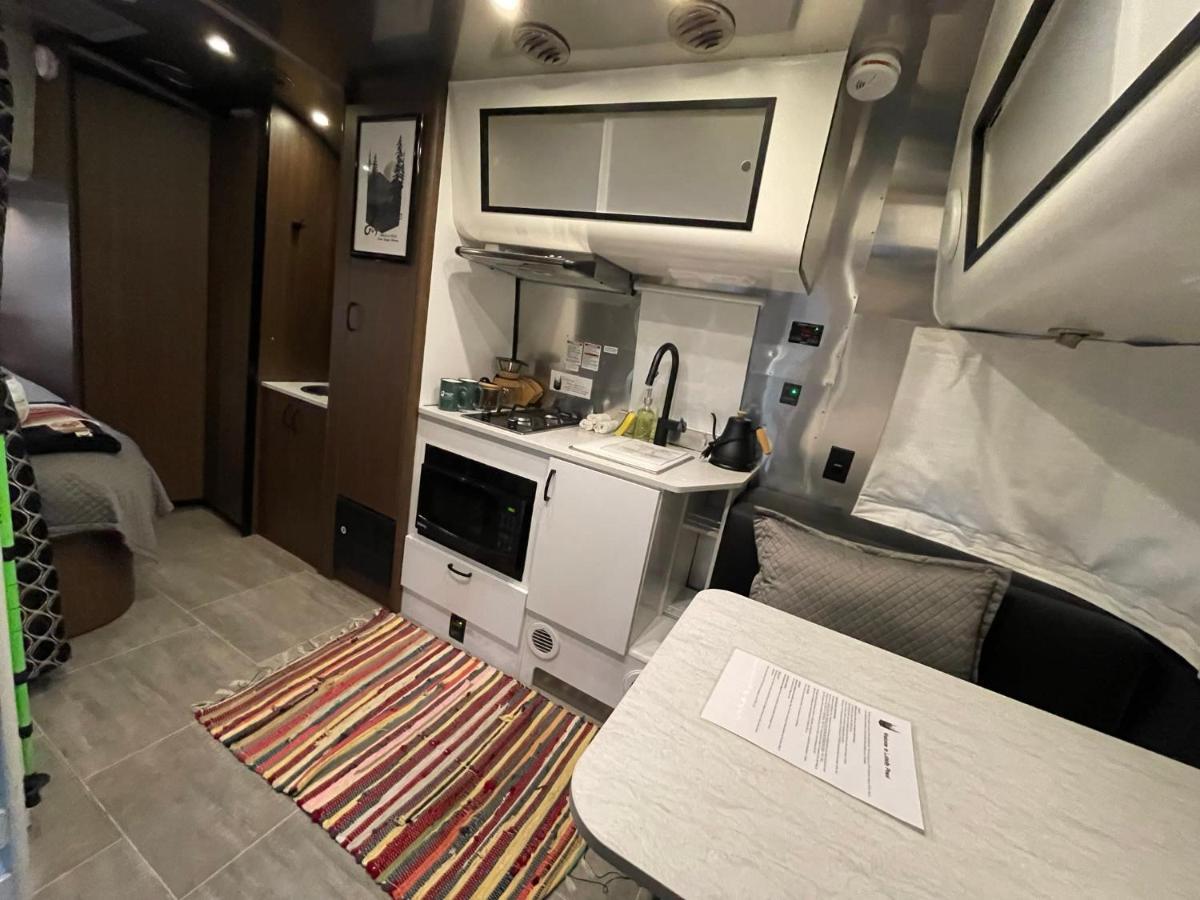 Hotel Airstream Caravel 2020 Loblolly Pines Adventure Camp à Eureka Springs Extérieur photo