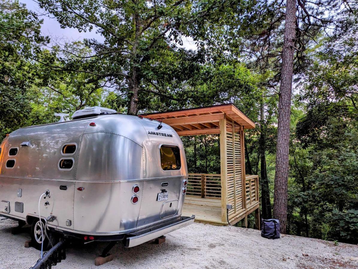 Hotel Airstream Caravel 2020 Loblolly Pines Adventure Camp à Eureka Springs Extérieur photo