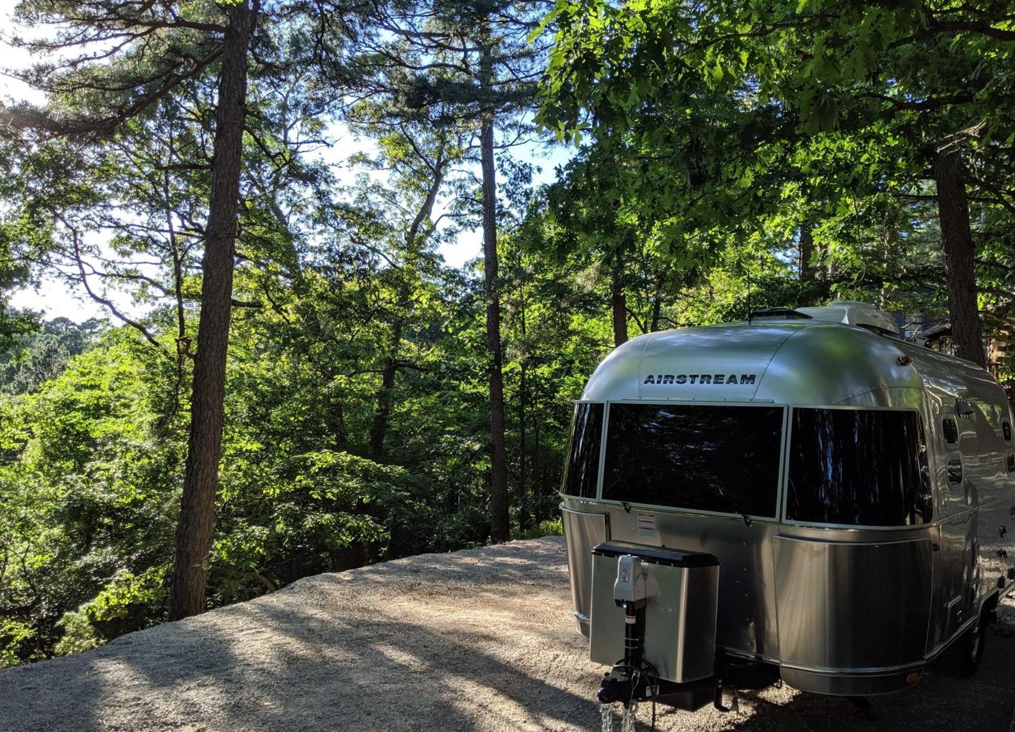 Hotel Airstream Caravel 2020 Loblolly Pines Adventure Camp à Eureka Springs Extérieur photo